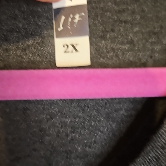 Apparel Lif, Black and gray animal print Graphic ladies Shirt size 2X - Picture 6 of 8